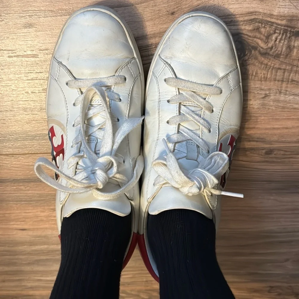 Tory Burch lace up sneaker size 9M